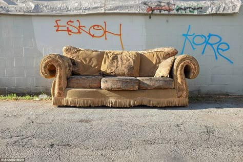 This artist is taking photos of abandoned sofas on the streets of LA http://dailym.ai/1JChY4E Old Couch, Taking Photos, Photography Projects, Street Photo, Cat Drawing, Art Reference Photos, The Streets, Architecture House, Fun Crafts