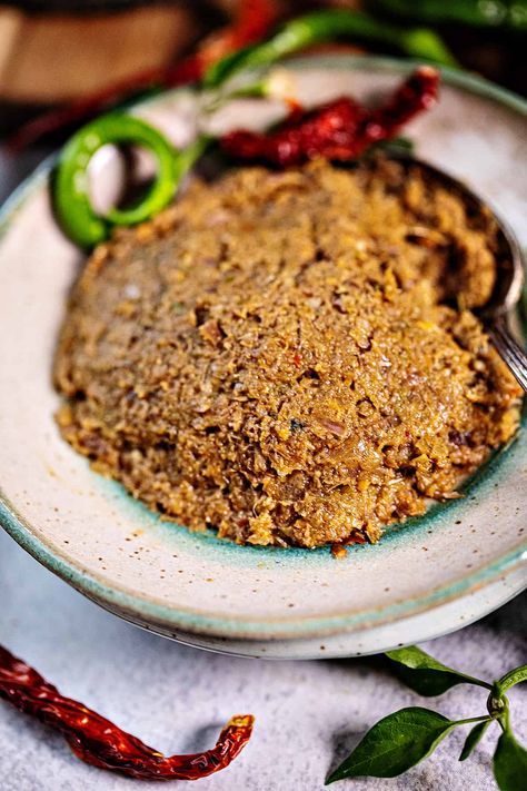 If you're a fan of spicy food, then you're in for a treat! This Thai Jungle curry paste is the base for the famous Thai dish, Jungle curry. This simple paste can take your dishes from ordinary to extraordinary with vibrant flavors and enticing aromas. Make it in 15 minutes! #junglecurrypaste #junglepaste #thaijunglecurrypaste #thaicurrypaste #howtomakethaicurrypaste #thaijunglecurrypasterecipe #whatisjunglecurrypatse Jungle Curry, Curry Paste Recipe, Thai Spices, Thai Curry Paste, Long Pepper, Green Curry Paste, Paste Recipe, Small Food Processor, Spicy Food