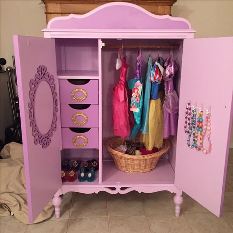 Diy Princess Wardrobe, Princess Dress Closet Diy, Princess Dress Wardrobe Diy, Princess Wardrobe Closet, Play Closet For Kids, Princess Dress Up Station, Toy Wardrobe, Wardrobe Arrangement, Princess Desk