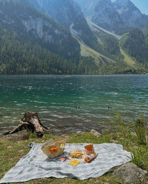 𝒜𝓁𝓅𝒾𝓃𝑒 𝓁𝒶𝓀𝑒 𝓅𝒾𝒸𝓃𝒾𝒸 🏔️🧺🍓 picnic, lake, aesthetic, alps Mountain Lake Aesthetic, Lakeside Aesthetic, Alps Aesthetic, Lake House Aesthetic, Lake Aesthetics, Lake Picnic, August Aesthetic, Lake Vibes, Lake Aesthetic