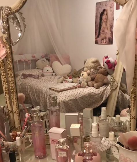 Hyper Feminine Bedroom, Hyper Feminine Room, Dollete Room, Pink Beige Aesthetic, Hyper Feminine Aesthetic, Aesthetic Coquette Room, Coquette Bedroom, Feminine Room, Girly Vibes