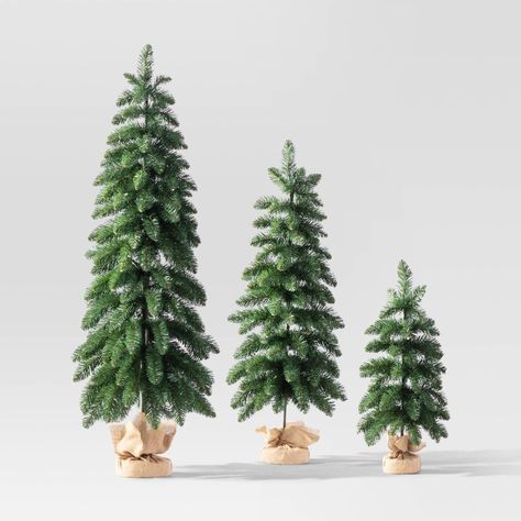 Christmas Flower Pots Outdoor, Christmas Trees With Burlap, Tabletop Christmas Tree Ideas, Christmas Floor Decor, Woodsy Christmas Decor, Moody Christmas Decor, Lodge Christmas Decor, Target Christmas Decor, Alberta Spruce