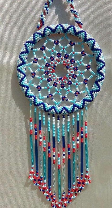 Beaded Dream Catcher, Dream Catcher Patterns, Dream Catcher Decor, Paper Crafts Magazine, Beaded Banners, Native Beading Patterns, Dream Catcher Craft, Beadwork Designs, Beaded Earrings Diy