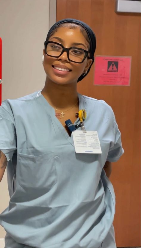 Glasses Inspiration, Nurse Inspiration, Hair Scarf Styles, Head Scarf Styles, Black Femininity, Nursing Clothes, Modest Fashion Outfits, How To Pose, Cute Simple Outfits