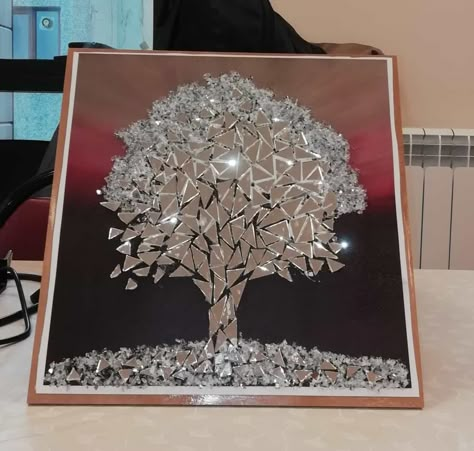 Crushed Mirror Art, Mirror Shards Art, Mirror Artwork Ideas, Mirror Pieces Art, Mosaic Mirrors Ideas Diy, Glass Mosaic Art Ideas, Mosaic Mirror Art, Diy Broken Mirror Ideas, Mirror Mosaic Art Ideas