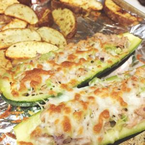 Keto Tuna Cakes, Tuna Zucchini, Recipes Supper, Keto Tuna, Lean Protein Meals, Tuna Cakes, Tuna Melt, Fresh Salad Recipes, Healthy Zucchini