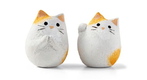 fortune-cat-rice-crackers-felissimo-japan-11 Ceramic Cats, Japanese Sweets Wagashi, Cat Cookies, Fortune Cookies, Tiny Cats, Paper Mache Art, Tiny Kitten, Japanese Sweet, Japanese Craft