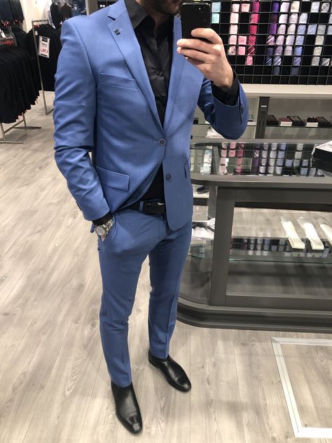 Light blue suit with Black Blue And Black Suit Men, Blue Suit With Black Shirt, Blue Suit Black Shirt, Black Suit Blue Shirt, Blue Summer Suit, Men Prom Outfit, Light Blue Shirt Outfit, Blue Suit For Men, Light Blue Suit Jacket