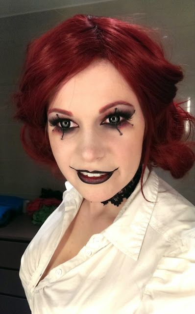 Harley Quinn/ Ringmaster style makeup. Original idea from Julia Graf. Here shown by Chrix Design Ring Master Makeup Halloween, Ring Master Makeup, Ringmaster Makeup, Ringleader Costume, Creepy Carnival Halloween, Pole Outfits, Chucky Bride, Work Costumes, Bride Of Chucky Costume