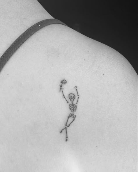 pinterest: hezzprice Cute Small Skeleton Tattoos, Skeleton Small Tattoo, Tiny Skeleton Tattoo Simple, Skeleton Tattoo Minimalist, Aesthetic Small Tattoo Ideas, Human Outline Tattoo, Skeleton Friend Tattoo, Minimal Skeleton Tattoo, Skeleton Minimalist Tattoo