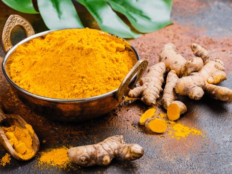 Turmeric is all the rage for its purported health benefits. Most of us know turmeric as a brilliant orange powder used in Indian and Southeast Asian cooking. It’s one of the primary ingredients in curry powder. And lately, “golden milk”—a sort of spicy turmeric tea—is t How To Eat Turmeric, Fresh Turmeric Root, Turmeric Recipes, Fresh Turmeric, Turmeric Tea, Vegan Meal Plans, Ginger Turmeric, Ground Turmeric, Turmeric Root