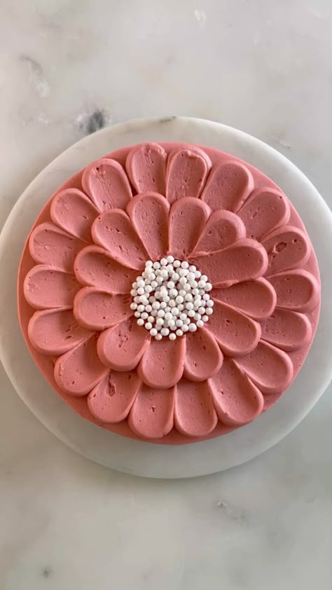 One Color Cake Decoration, Simple But Pretty Cakes, Easy Pink Cake Decorating, Buttercream Petal Cake, Easy Pink Cake Decorating Ideas, Easy Cakes Decoration, Easy At Home Cake Decorating, Mom Bday Cake Design, Easy Beginner Cake Decorating Ideas