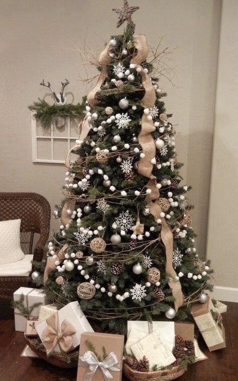 Christmas Tree Decorating Themes, Tree Themes, Farmhouse Christmas Tree, Christmas Tree Decorations Diy, Christmas Tree Inspiration, Tree Decorating, Ribbon On Christmas Tree, Christmas Tree Ideas, Rustic Christmas Tree