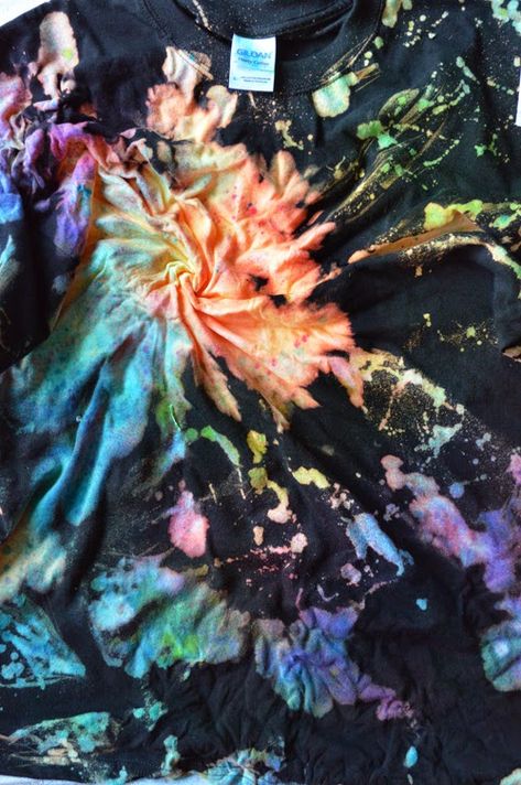 Knot And Tie Galaxy Shirt Tutorial | Tulip Color Bleach Techniques, Tie Dye With Bleach, Tie Dye Patterns Diy, Diy Tie Dye Shirts, Dye Techniques, Galaxy Shirt, Shirt Tutorial, Tie Dye Crafts, Diy Tie