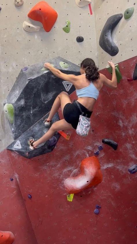 Free Climbing Aesthetic, Rock Climbing Bouldering, Indoor Bouldering Aesthetic, Rock Climber Aesthetic, Rock Climbing Aesthetic Outfit, Indoor Rock Climbing Aesthetic, Rock Climbing Wallpaper, Escalade Aesthetic, Bouldering Aesthetic