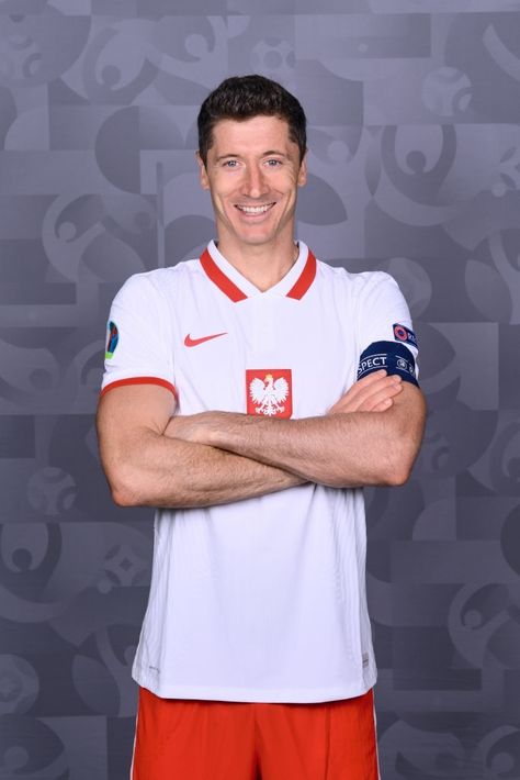 Roberto Lewandowski, Poland Soccer Team, Robert Lewandowski Poland, Lewandowski Poland, Poland National Team, Soccer Poses, Lionel Messi Fc Barcelona, Gallery Wallpaper, Robert Lewandowski