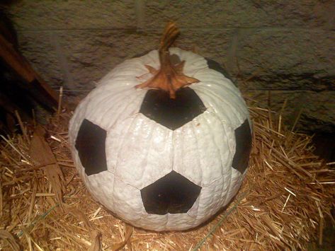 Soccer Banquet Ideas, Pta Mom, Soccer Crafts, Soccer Banquet, Halloween Customs, Halloween Food Crafts, Soccer Ideas, Sports Banquet, Pumpkin Decorating Ideas