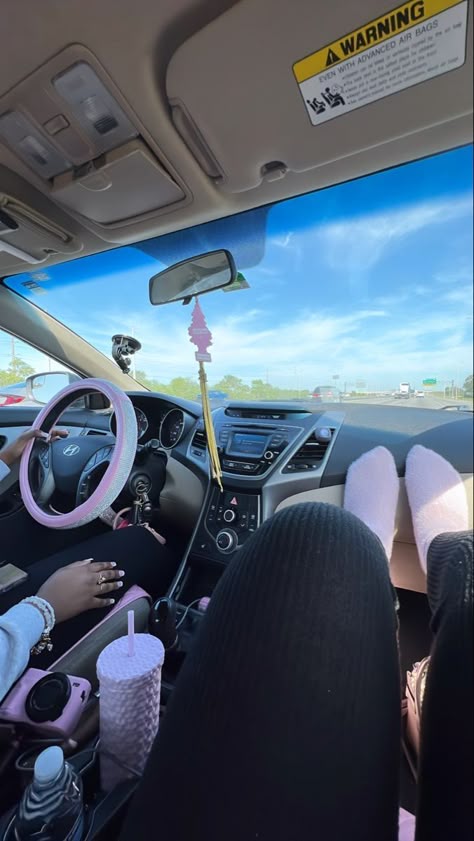 Cute Car Interior Accessories, Car Vibes, Girly Car Accessories, Car Deco, Cool Car Accessories, Girly Car, Car Essentials, Car Goals, Car Inspiration