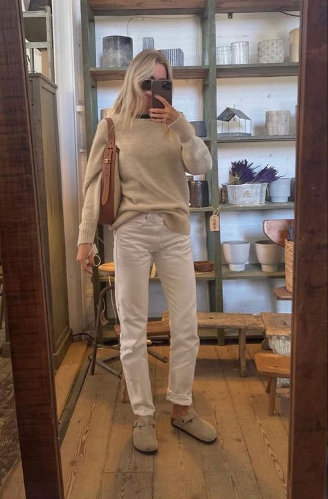 Women Birkenstock, Birkenstock Boston Outfit, Birks Outfit, Clogs Birkenstock, Boston Outfits, Birkenstock Outfit, Boston Fashion, Skandinavian Fashion, Looks Street Style