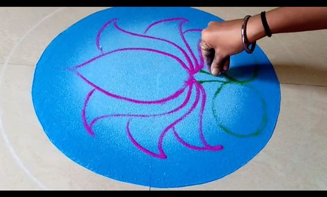 Lotus Rangoli Designs, Small Free Hand Rangoli, Rangoli Drawing, Lotus Rangoli, Rangoli Designs Photos, Ganesh Art Paintings, Daily Rangoli, Rangoli Border, Rangoli Borders