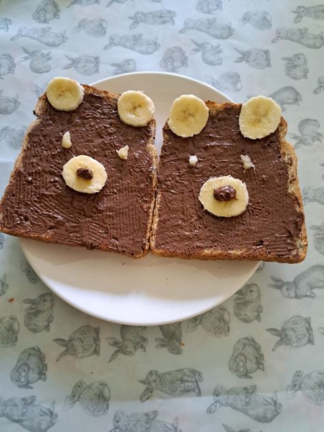 Bear toast aesthetic banana kawaii food breakfast delicious tasty nutella chocolate freddy Aesthetic Banana, Bear Toast, Toast Aesthetic, Nutella Banana Bread, Nutella Bread, Banana Nutella, Breakfast Delicious, Food Breakfast, Kawaii Food