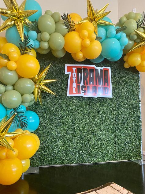 Total Drama Birthday Party, Diy Balloon Arch, 60 Balloons, Teenage Birthday Party, Art Balloon, Teenage Birthday, Garland Birthday, Decoration Balloon, Tropical Baby Shower