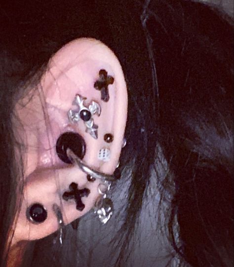 Ear Layout, Fang Piercing, Emo Piercings, Canned Sardines, Nana Manga, Mod Jewelry, Piercing Inspo, Cool Ear Piercings, Pretty Ear Piercings