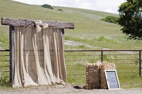 31 DIY Outdoor Photo Booth Ideas From Pinterest – SheKnows Burlap Backdrop, Branch Arch Wedding, Outdoor Photo Booths, Decor Photobooth, Wedding Arbor Rustic, Wedding Arch Rustic, Wedding Arbour, Diy Photo Booth, Burlap Wedding