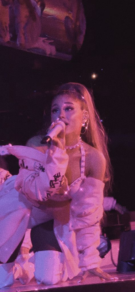 #sweetenerworldtour in Vienna💘  #arianagrande #swt #7rings 7rings Aesthetic, Ariana Grande Poster, Ariana Grande Lockscreen, Adriana Grande, Ariana Video, Ariana Grande Sweetener, Ariana Grande Outfits, Ariana Grande Cute, Ariana Grande Wallpaper