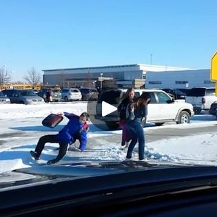 Dad Films People Slipping On Ice Outside School | This dad filmed an icy path at his kid's school and the result is hilarious 😂😂 | By UNILADFacebook Falling On Ice Humor, People Slipping On Ice Funny, Slipping On Ice, Outside School, People Falling, Corny Jokes, Funny Gif, The Outsiders, Slip On