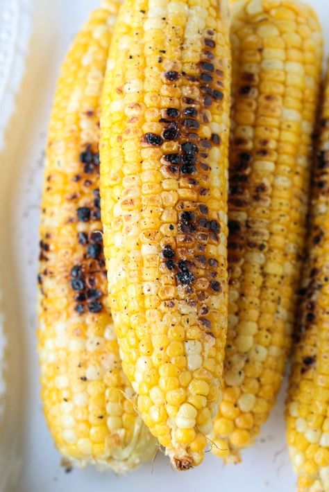 Corn on the Cob on the Grill is an easy and delicious way to make corn! Super sweet corn with a grilled char flavor, the perfect summer side! Make Corn On The Cob, Grilled Recipes, Summer Sides, American Foods, Ears Of Corn, Summer Side Dishes, Corn Recipes, Corn On The Cob, Grilled Corn