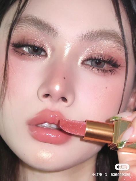 Barbie Eyeshadow Looks, Glitter Eyeshadow Looks, K Pop Makeup, Peach Makeup Look, Idol Makeup, Pop Makeup, Asian Makeup Tutorials, Sparkly Makeup, Gyaru Makeup