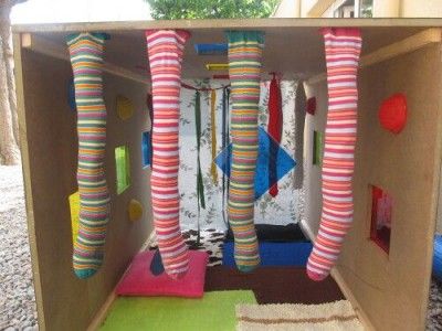 Tunel Sensorial                                                                                                                                                      Más Heuristic Play, Sensory Wall, Infant Classroom, Baby Sensory Play, Sensory Boxes, Diy Bebe, Sensory Boards, Sensory Room, Montessori Baby