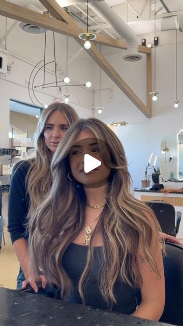 Chrissy Ellingson Rasmussen on Instagram: "@gabriellannalisa’s hair color formula NOW available on our @habiteducation app! The best CHEAT SHEET for hairstylists! Download now for the ultimate guide for transforming your clients💫 Gabriella wearing @habithairx clipin hair extensions in caramel brownie & cinnamon roll! Habithairx.com!" 8gi Shades Eq, Cinnamon Roll Hair Color, Hair By Chrissy, Clipin Hair Extensions, Hair Color Formulas, Roll Hairstyle, Caramel Brownies, Light Hair, Cinnamon Roll