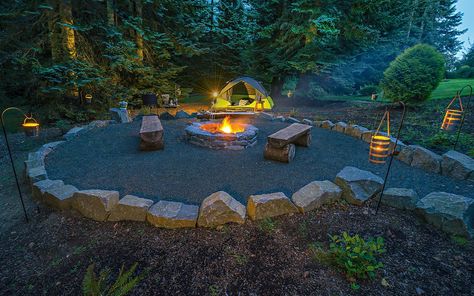 Great idea to turn your backyard into a permanent campsite! Campsite Decorating, Campsite Setup, Rustic Landscape, Backyard Camping, Bushcraft Camping, Camping Area, Backyard Inspo, Backyard Living, Outdoor Fire