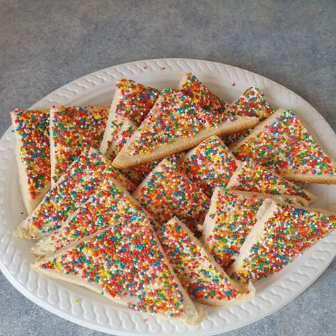 Australian Childhood Aesthetic, 2000s Food, Australian Childhood, Australian Snacks, Childhood Snacks, Chucky And Tiffany, Games For Parties, 21st Bday Ideas, Fairy Bread