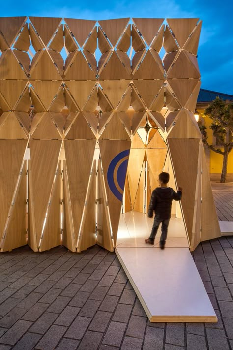 Folded Architecture Buildings, Folding Structure Architecture, Wood Pavilion Architecture, Modular Pavilion Architecture, Geometric Pavilion, Origami Pavilion, Wood Pavilion, Origami Folds, Folding Structure