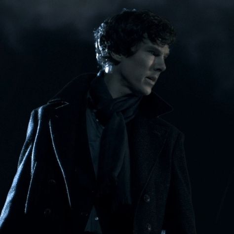 Sherlock Holmes Photo, Sherlock Pilot Episode, Sherlock Holmes Bbc Icon, Sherlock Unaired Pilot, Sherlock Bbc Icons, Bbc Sherlock Aesthetic, Sherlock Holmes Pfp, Sherlock Pfp, Sherlock Holmes Aesthetic