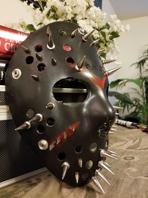 Masked Halloween Costumes, Horror Mask Aesthetic, Scary Mask Design, Slasher Mask, Jason Halloween Mask, Halloween Mask Ideas, Jason Voorhees Mask, Scary Masks, Mask Horror