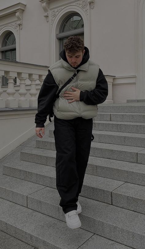 Half Puffer Jacket Outfit Men, Cozy Winter Outfits Men, Newyork Streetstyle Mens, Half Puffer Jacket Outfit, Puffer Jacket Outfit Men, Puffer Vest Outfit, Guys Fashion Casual, Puffer Jacket Outfit, Fall Streetwear