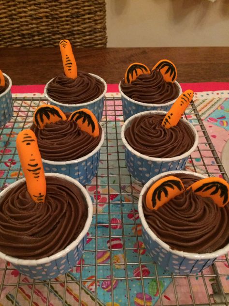 Garfield Themed Birthday Party, Garfield Birthday Party Ideas, Garfield Party Ideas, Garfield Cupcakes, Garfield Birthday Party, Garfield Party, Garfield Cake, Garfield Birthday, Orange Icing