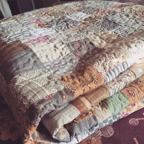 French Country Quilt, Faded Flowers, Low Volume Quilt, Miss Havisham, Farmhouse Quilts, Cottage Quilt, Traditional Cottage, Patchwork Blanket, Cute Quilts