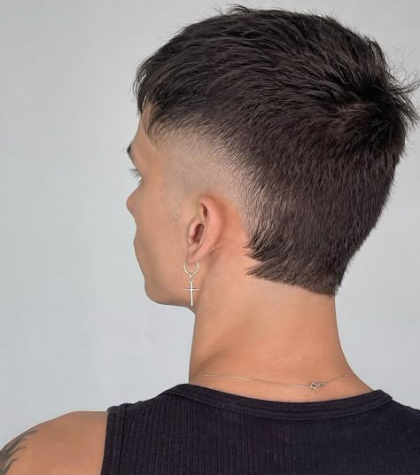 @piquezika ig Mullet Buzzcut, Short Hair Mullet Men, Mullet Short Hair Men, Buzzcut Mullet, Buzz Cut Mullet, Very Short Mullet, Mens Haircuts Thick Hair, Mullet Short, Beard And Mustache Styles