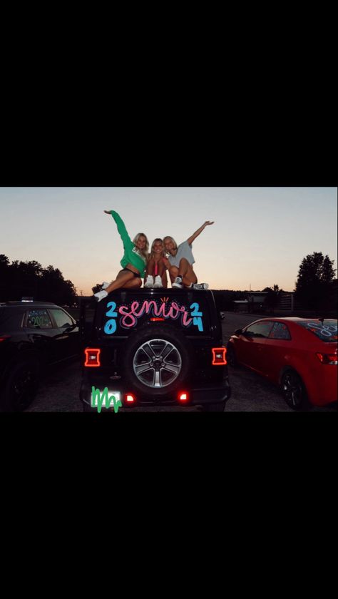 Senior Jeep Decorating Ideas, Senior Car Inspo 2025, Jeep Senior Car Paint, Senior Writing On Car Windows, Car Painting Senior Year, Senior Car Decorating Ideas 2024 Window, Senior Car Paint Ideas 2020, Senior Grad Car Decor, Senior Car Decorating Ideas 2020