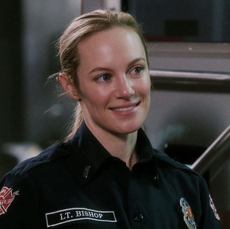 daily maya bishop Maya Bishop, Grey's Anatomy Doctors, Firefighter Pictures, Danielle Savre, Female Firefighter, Station 19, Girlfriend Goals, Couples Vibe, Jennifer Love Hewitt