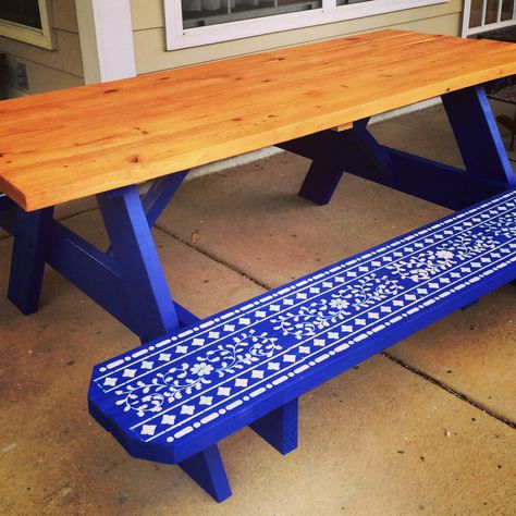 Wooden Picnic Table Makeover, Painted Picnic Table Ideas, Painted Picnic Table, Beautiful Fences, Painted Picnic Tables, Picnic Table Makeover, Picnic Benches, Diy Picnic, Slipcover Chair