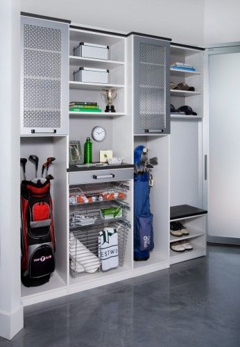 Garage organization,, my husband would love this !!!! A great fathers day gift !!!! Organized Workspace, Garage Boden, Golf Room, Sports Storage, Garage Remodel, Modern Garage, Diy Garage Storage, Garage Makeover, Garage Storage Organization