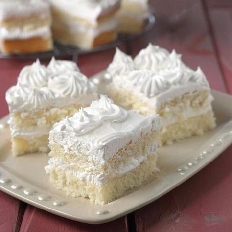 IRRESISTIBLE HEAVENLY WHITE SNACK CAKE - Recipecs White Snack Cake Recipe, White Snack Cake, Tortes Recipes Desserts, Heavenly White Snack Cake, Snack Cake Recipes 8x8, Recipes Using Cake Flour, White Chocolate Chip Cake, Chocolate Cake Ideas, Snack Cake Recipe