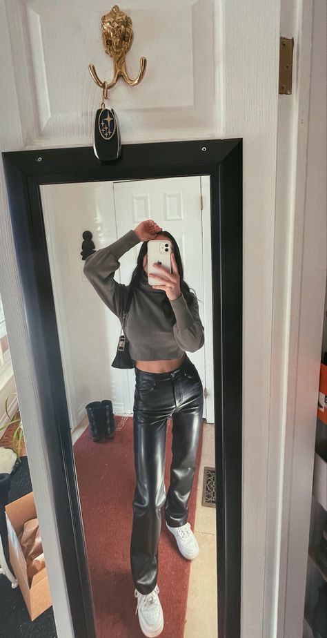 Melina Pants Outfit, Aritzia Leather Pants Outfit, Aritzia Melina Pant Outfit, Melina Pant Outfit, Aritzia Melina Pant, Melina Pants, Autumn Ootd, Melina Pant, Leather Pants Outfit