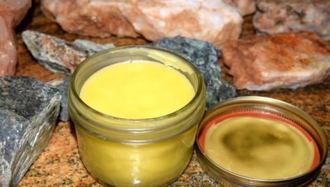 Homemade Diaper Rash Cream Homeopathic Remedies For Allergies, Natural Antifungal, Antifungal Cream, Diy Cream, Healing Salves, Diaper Rash Cream, Rash Cream, Essential Oils Health, Homeopathic Remedies